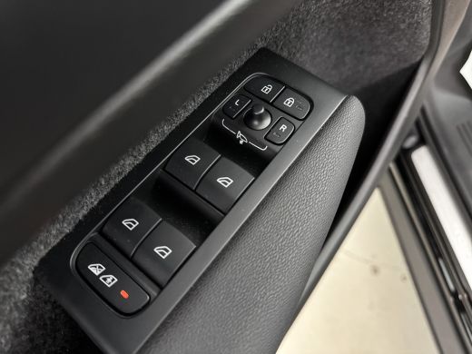 Volvo  XC40 T4 Recharge Plus Dark | 19" Allseason | Elektr. verst. Stoelen | Harman Kardon | Adaptieve Cruise... ActivLease financial lease