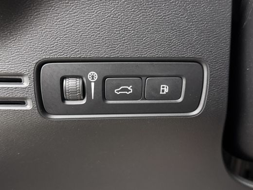 Volvo  XC40 T4 Recharge Plus Dark | 19" Allseason | Elektr. verst. Stoelen | Harman Kardon | Adaptieve Cruise... ActivLease financial lease