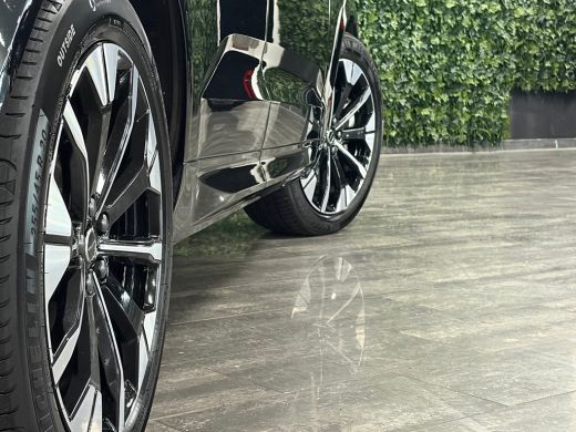 Volvo  XC60 T6 AWD Recharge Ultra Dark | Luchtvering | Trekhaak | 360&deg; Camera | Head-Up Display | Harman Kard... ActivLease financial lease