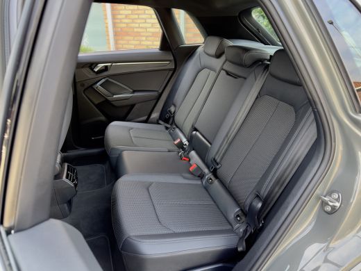 Audi Q3 35 TFSI AUT7 S-LINE LEDER NAVI DIGI-DASH CARPLAY LED 18 INCH-LMV PDC ActivLease financial lease
