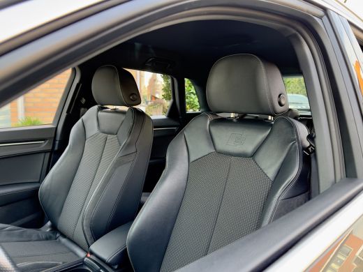 Audi Q3 35 TFSI AUT7 S-LINE LEDER NAVI DIGI-DASH CARPLAY LED 18 INCH-LMV PDC ActivLease financial lease