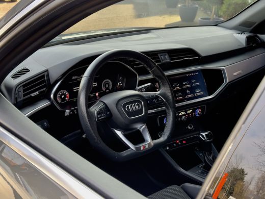 Audi Q3 35 TFSI AUT7 S-LINE LEDER NAVI DIGI-DASH CARPLAY LED 18 INCH-LMV PDC ActivLease financial lease