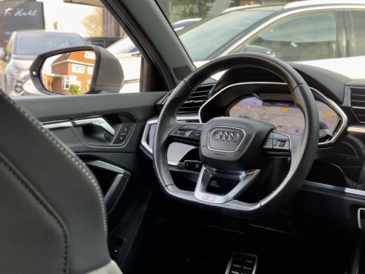 Audi Q3 35 TFSI AUT7 S-LINE LEDER NAVI DIGI-DASH CARPLAY LED 18 INCH-LMV PDC ActivLease financial lease