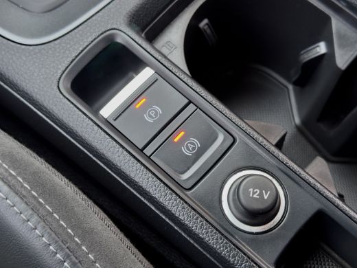 Audi Q3 35 TFSI AUT7 S-LINE LEDER NAVI DIGI-DASH CARPLAY LED 18 INCH-LMV PDC ActivLease financial lease