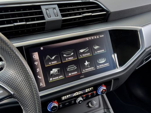Audi Q3 35 TFSI AUT7 S-LINE LEDER NAVI DIGI-DASH CARPLAY LED 18 INCH-LMV PDC ActivLease financial lease