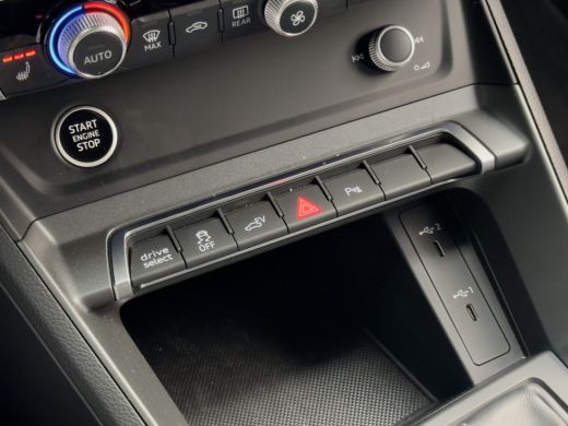 Audi Q3 45 TFSI e AUT6 S-LINE EDITION SPORT-LEDER NAVI CAMERA DIGI-DASH APPLE-CARPLAY LED LMV PDC ActivLease financial lease