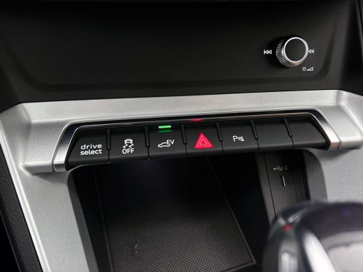 Audi Q3 45 TFSI e Plug-In Hybrid S Line BLACK-LINE | VIRTUAL | CAMERA | EL-ACHTERKLEP ActivLease financial lease
