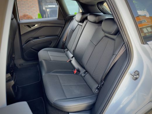 Audi Q4 e-tron 40 3xS-LINE 77 kWh 89,6%SOH LEDER 20 INCHE-LMV CAMERA-360 DIGI-DASH NAVI LED PDC ActivLease financial lease