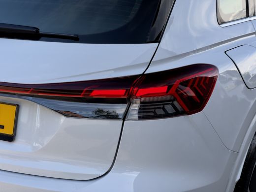 Audi Q4 e-tron 40 3xS-LINE 77 kWh 89,6%SOH LEDER 20 INCHE-LMV CAMERA-360 DIGI-DASH NAVI LED PDC ActivLease financial lease