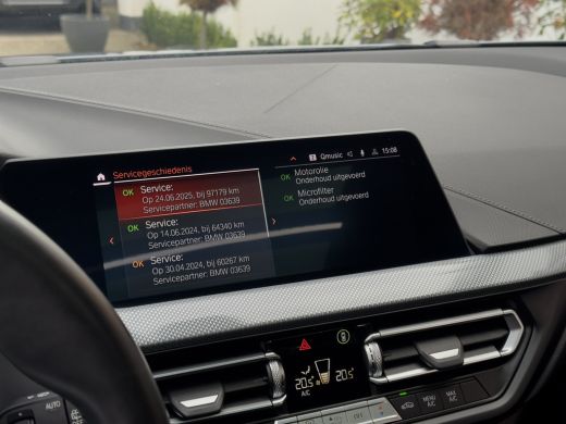 BMW 1 Serie 118i AUT7 M-SPORT HIGH EXECUTIVE PANODAK LEDER NAVI CAMERA DIGI-DASH APPLE-CARPLAY LED LMV PDC ActivLease financial lease