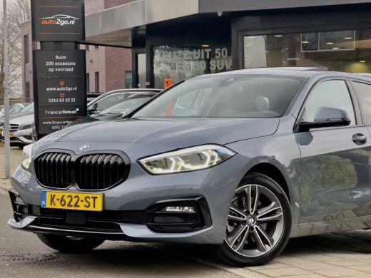 BMW 1 Serie 118i AUT7 M-SPORT HIGH EXECUTIVE PANODAK LEDER NAVI CAMERA DIGI-DASH APPLE-CARPLAY LED LMV PDC ActivLease financial lease