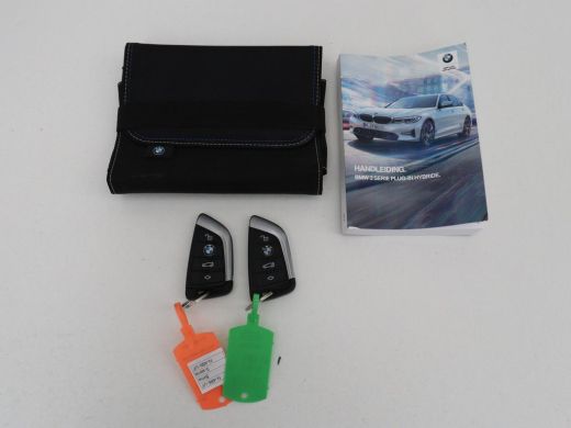 BMW 3 Serie 330e Business Edition Plus | Sportstoelen | Leder | Adaptive cruise | Stoelverwarming | Carplay |... ActivLease financial lease