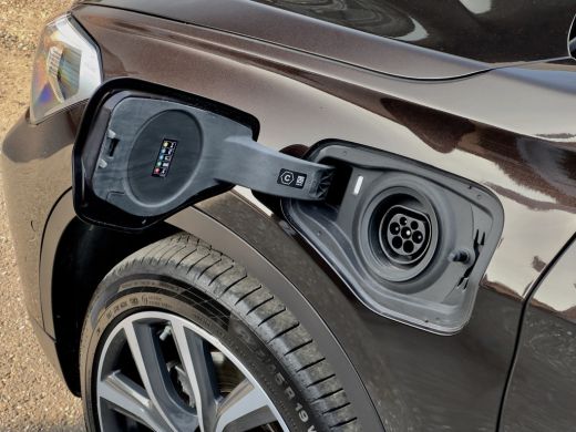 BMW X1 xDrive25e AUT6 EDITION. SPORTLEDER NAVI CAMERA APPLE-CARPLAY HEADUPP LED LMV PDC ActivLease financial lease