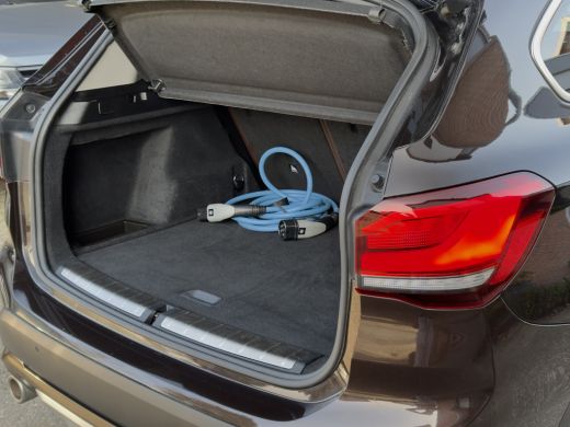 BMW X1 xDrive25e AUT6 EDITION. SPORTLEDER NAVI CAMERA APPLE-CARPLAY HEADUPP LED LMV PDC ActivLease financial lease