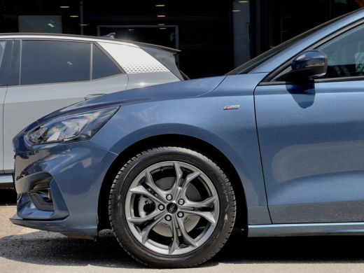 Ford Focus 1.5 AUT8 ST-LINE 150PK EcoBoost NAVI AIRCO PARK-ASSIST LED LMV PDC ActivLease financial lease