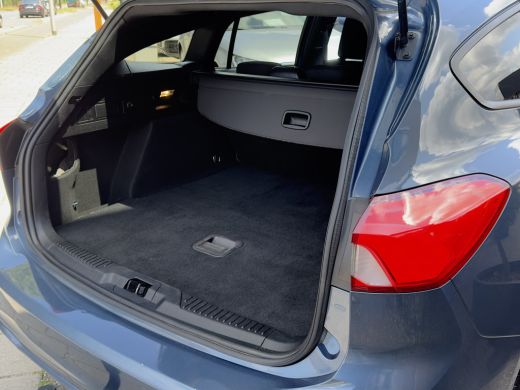 Ford Focus 1.5 AUT8 ST-LINE 150PK EcoBoost NAVI AIRCO PARK-ASSIST LED LMV PDC ActivLease financial lease