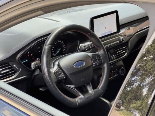 Ford Focus 1.5 AUT8 ST-LINE 150PK EcoBoost NAVI AIRCO PARK-ASSIST LED LMV PDC ActivLease financial lease