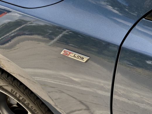 Ford Focus 1.5 AUT8 ST-LINE 150PK EcoBoost NAVI AIRCO PARK-ASSIST LED LMV PDC ActivLease financial lease