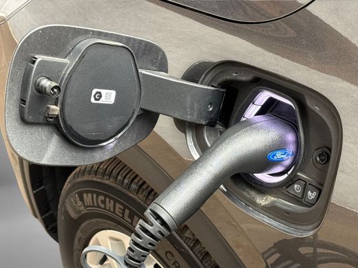 Ford Kuga Titanium X 225Pk Automaat (VIRTUAL COCKPIT, APPLE CARPLAY, GROOT NAVI, STOELVERWARMING, CAMERA, S... ActivLease financial lease