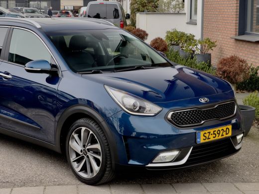 Kia Niro 1.6 GDi HYBRID AUT6 DESIGN EDITION PANODAK LEDER NAVI CAMERA LED LMV PDC ActivLease financial lease