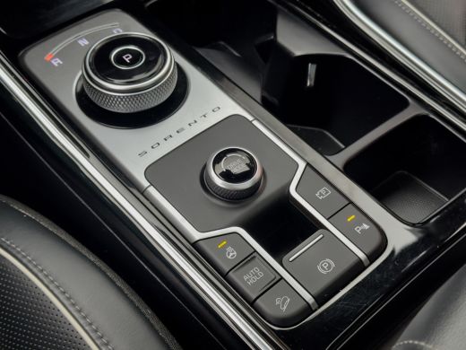 Kia Sorento 1.6 T-GDI AUT6 HYBRID 7PRS EXECUTIVE-LINE PANODAK DESIGNO-LEDER NAVI CAMERA DIGI-DASH APPLE-CARPL... ActivLease financial lease