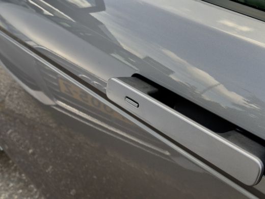 Land Rover Range Rover Evoque 1.5 P300e AWD AUT8 R-DYNAMIC BLACK-EDITION PANODAK LEDER NAVI CAMERA DIGI-DASH LED 20 INCH-LMV PDC ActivLease financial lease