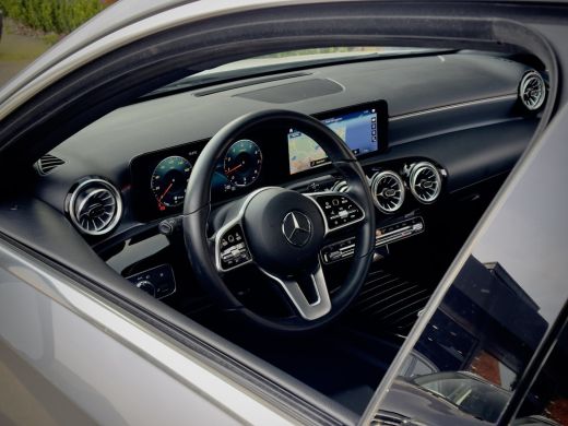 Mercedes-Benz A-Klasse 180 AUT7 LIMOUSINE SOLUTION LEDER NAVI CAMERA DIGI-DASH PDC LED LMV ActivLease financial lease