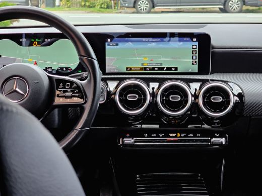 Mercedes-Benz A-Klasse 180D AUT AMG-LINE SPORTLEDER NAVI CAMERA LMV PDC ActivLease financial lease