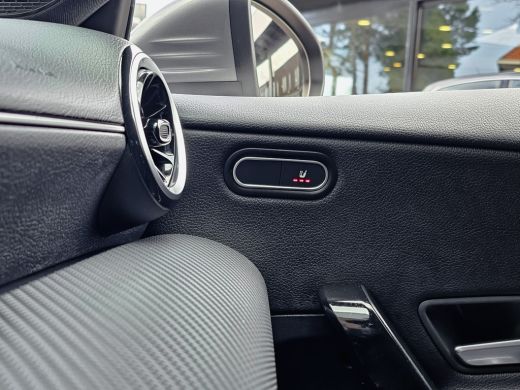 Mercedes-Benz A-Klasse 180D AUT AMG-LINE SPORTLEDER NAVI CAMERA LMV PDC ActivLease financial lease