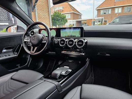 Mercedes-Benz A-Klasse 180D AUT AMG-LINE SPORTLEDER NAVI CAMERA LMV PDC ActivLease financial lease