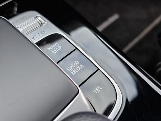 Mercedes-Benz A-Klasse 180D AUT AMG-LINE SPORTLEDER NAVI CAMERA LMV PDC ActivLease financial lease