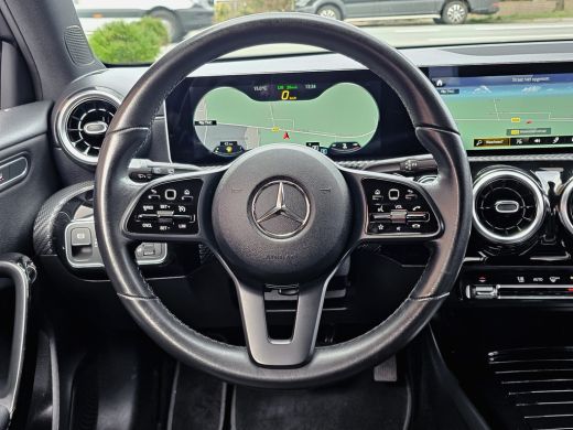 Mercedes-Benz A-Klasse 180D AUT AMG-LINE SPORTLEDER NAVI CAMERA LMV PDC ActivLease financial lease