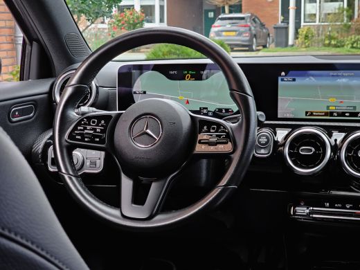 Mercedes-Benz A-Klasse 180D AUT AMG-LINE SPORTLEDER NAVI CAMERA LMV PDC ActivLease financial lease