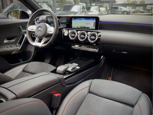 Mercedes-Benz A-Klasse 220 AUT7 35AMG-PAKKET 285PK PANODAK LEDER CAMERA DIGI-DASH APPLE-CARPLAY LED LMV-19INCHE PDC ActivLease financial lease