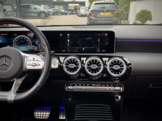 Mercedes-Benz A-Klasse 220 AUT7 35AMG-PAKKET 285PK PANODAK LEDER CAMERA DIGI-DASH APPLE-CARPLAY LED LMV-19INCHE PDC ActivLease financial lease