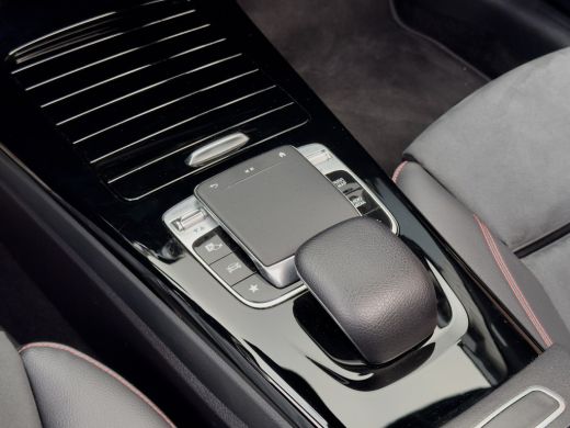 Mercedes-Benz A-Klasse 220 AUT7 35AMG-PAKKET 285PK PANODAK LEDER CAMERA DIGI-DASH APPLE-CARPLAY LED LMV-19INCHE PDC ActivLease financial lease