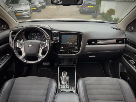 Mitsubishi Outlander 2.4 PHEV INTENSE+ PANODAK LEDER NAVI CAMERA APPLE-CARPLAY LED LMV PDC ActivLease financial lease