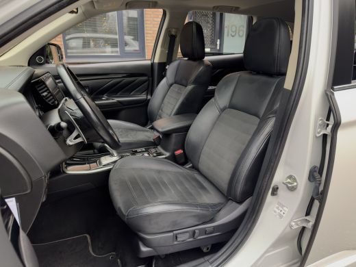 Mitsubishi Outlander 2.4 PHEV INTENSE+ PANODAK LEDER NAVI CAMERA APPLE-CARPLAY LED LMV PDC ActivLease financial lease