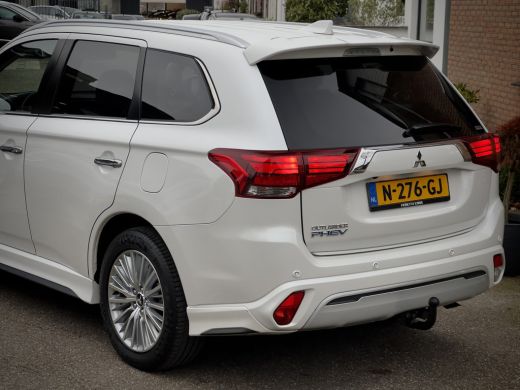 Mitsubishi Outlander 2.4 PHEV INTENSE+ PANODAK LEDER NAVI CAMERA APPLE-CARPLAY LED LMV PDC ActivLease financial lease
