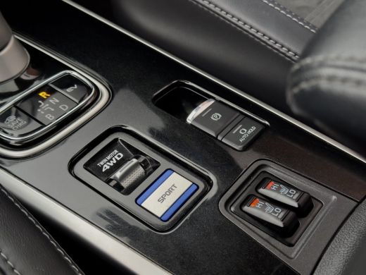 Mitsubishi Outlander 2.4 PHEV INTENSE+ PANODAK LEDER NAVI CAMERA APPLE-CARPLAY LED LMV PDC ActivLease financial lease