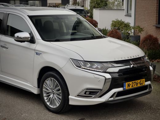 Mitsubishi Outlander 2.4 PHEV INTENSE+ PANODAK LEDER NAVI CAMERA APPLE-CARPLAY LED LMV PDC ActivLease financial lease