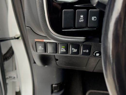 Mitsubishi Outlander 2.4 PHEV INTENSE+ PANODAK LEDER NAVI CAMERA APPLE-CARPLAY LED LMV PDC ActivLease financial lease