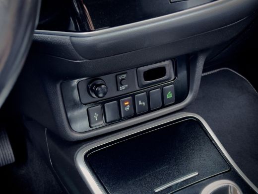 Mitsubishi Outlander 2.4 PHEV INTENSE+ PANODAK LEDER NAVI CAMERA APPLE-CARPLAY LED LMV PDC ActivLease financial lease