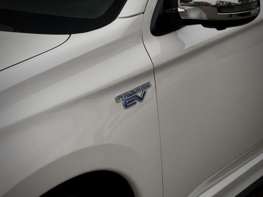 Mitsubishi Outlander 2.4 PHEV INTENSE+ PANODAK LEDER NAVI CAMERA APPLE-CARPLAY LED LMV PDC ActivLease financial lease