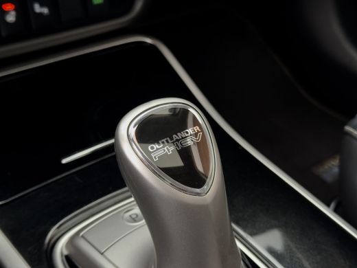 Mitsubishi Outlander 2.4 PHEV INTENSE+ PANODAK LEDER NAVI CAMERA APPLE-CARPLAY LED LMV PDC ActivLease financial lease