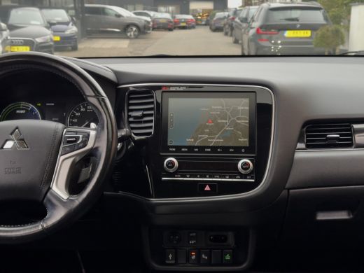 Mitsubishi Outlander 2.4 PHEV INTENSE+ PANODAK LEDER NAVI CAMERA APPLE-CARPLAY LED LMV PDC ActivLease financial lease
