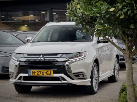 Mitsubishi Outlander 2.4 PHEV INTENSE+ PANODAK LEDER NAVI CAMERA APPLE-CARPLAY LED LMV PDC ActivLease financial lease