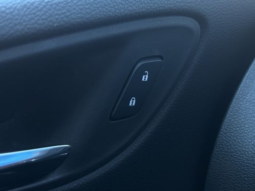 Opel Astra 1.4 Ultimate | Cruise Control | Camera | AGR Stoelen | Navi | Bluetooth | | Achteruitrijcamera | ... ActivLease financial lease