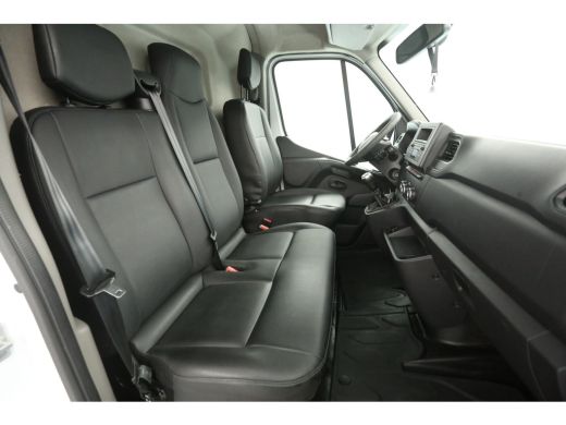 Opel Movano 2.3 Turbo 150PK L2H2 | Airco | Cruise | Camera | 3 Zits | Trekhaak | Imperiaal | Parkeersens. ActivLease financial lease