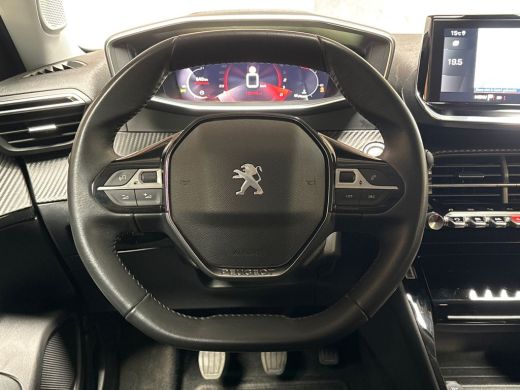 Peugeot 2008 1.2 PureTech Allure Sport (VIRTUAL COCKPIT, APPLE CARPLAY, GROOT NAVI, 360 CAMERA, LEDER, SPORTST... ActivLease financial lease